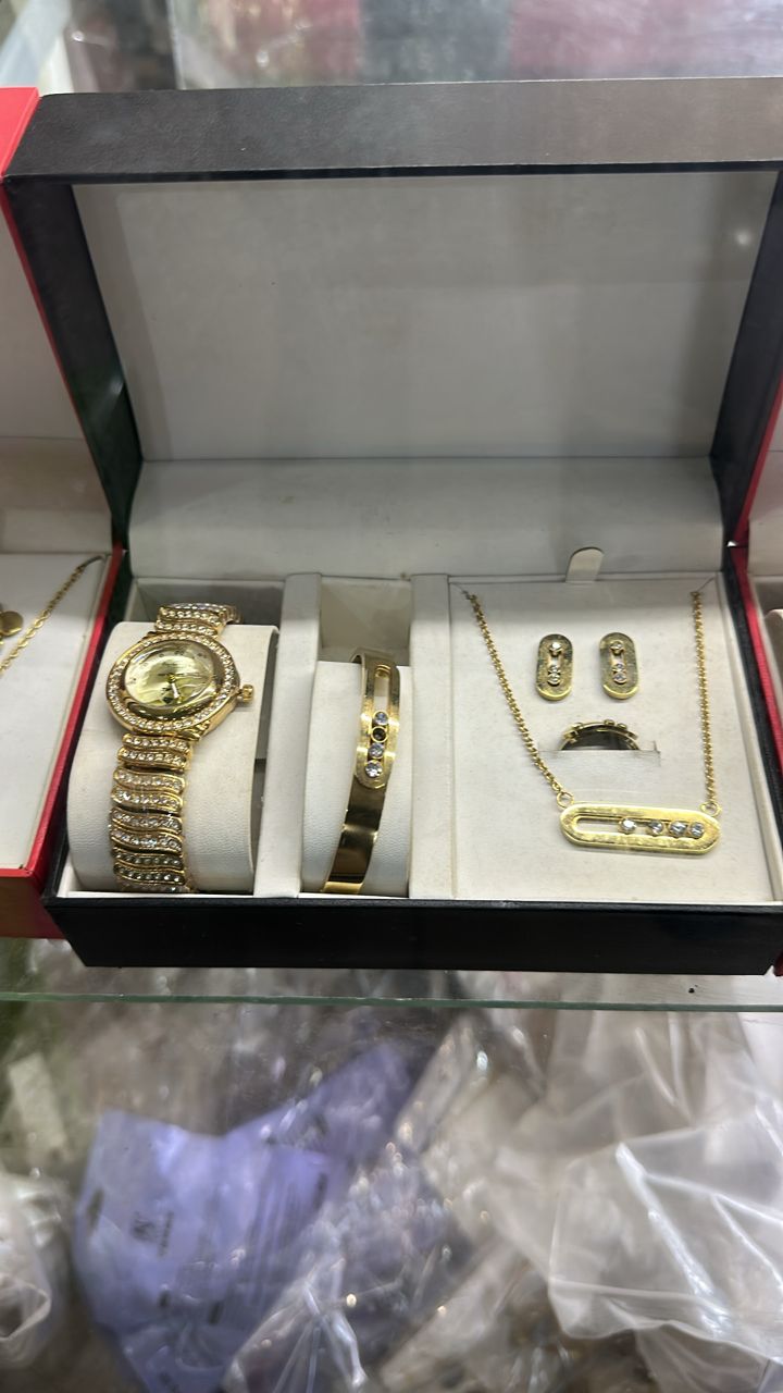 L'Écrin de Beauté: Coffret Cadeau Bijoux 6-en-1