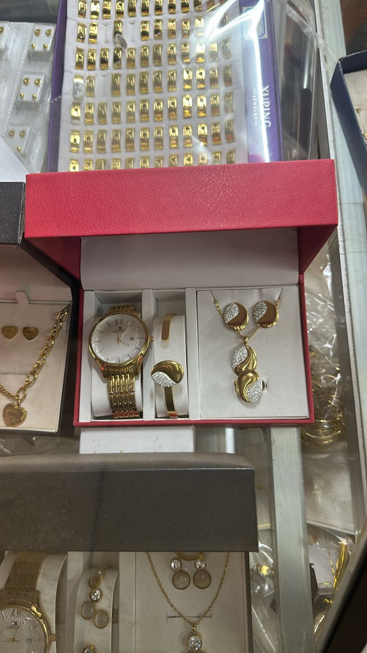 L'Écrin de Beauté: Coffret Cadeau Bijoux 6-en-1